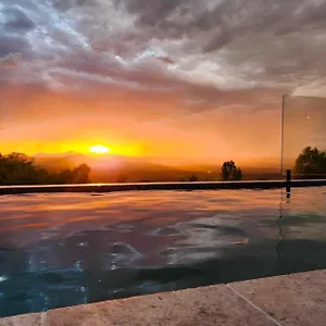 villa-luxurious-hinterland-retreat-heated-pool-gold.queenslandhotels.net/